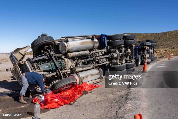 Exploding Semi Tank Oil Tank Leak Photos and Premium High Res Pictures - Getty Images