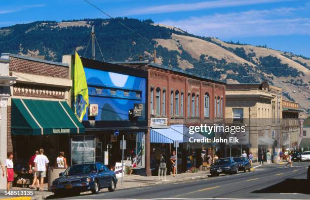 street scene, hood river. - hood river valley 個照片及圖片檔