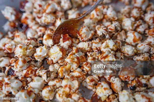 popcorn with brown sugar coating - salted stock-fotos und bilder