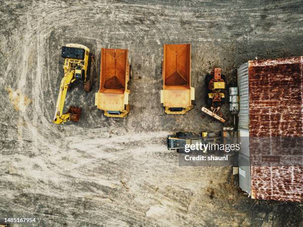 epuipment di cava - mining low angle foto e immagini stock