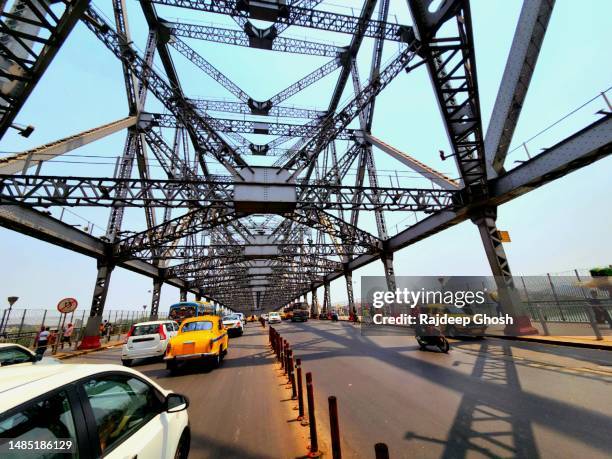 traffic over howrah bridge towards howrah station - overloaded passenger trains in india stock pictures, royalty-free photos & images