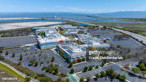 aerial view of meta facebook headquarters - menlo park california stockfoto's en -beelden