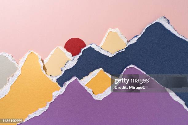 torn paper art of colorful sunrise over mountain range - scheur grond stockfoto's en -beelden