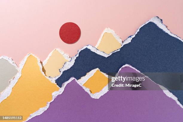 torn paper art of colorful sunrise over mountain range - scheur grond stockfoto's en -beelden