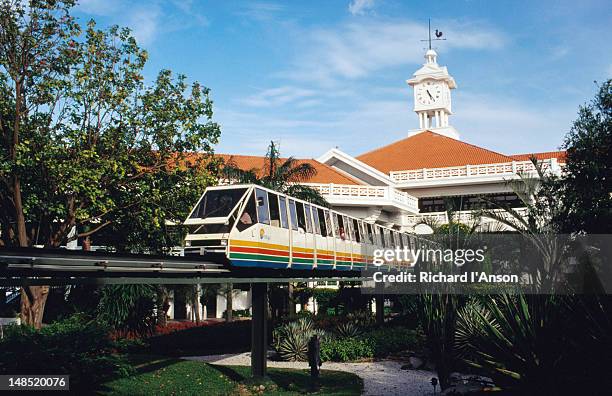 mono rail or sky train at sentosa island. - sentosa island stock-fotos und bilder