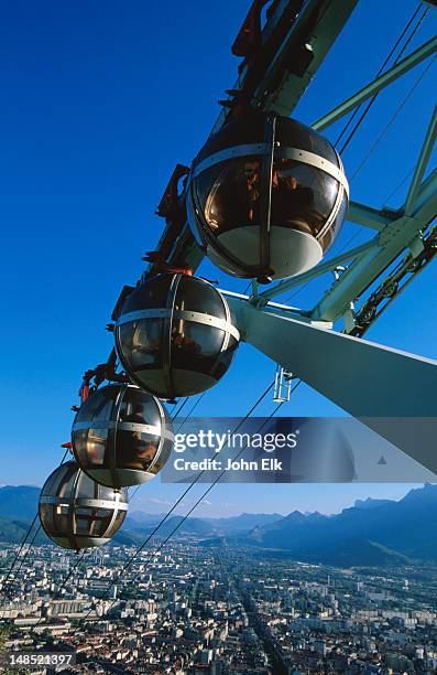 aerial tramway from fort de la bastille to grenoble. - bastille stock-fotos und bilder