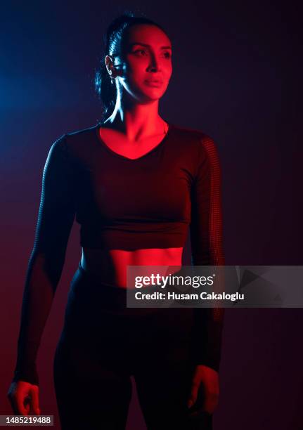athlete woman in sports suit, shot with red and blue gel light. - gel effect lighting stock pictures, royalty-free photos & images