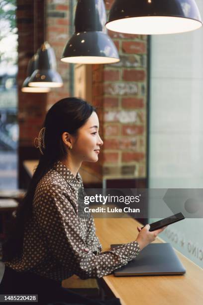 daily life of a business woman - asia telecom sms technology internet stock pictures, royalty-free photos & images