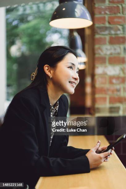 daily life of a business woman - asia telecom sms technology internet stock pictures, royalty-free photos & images