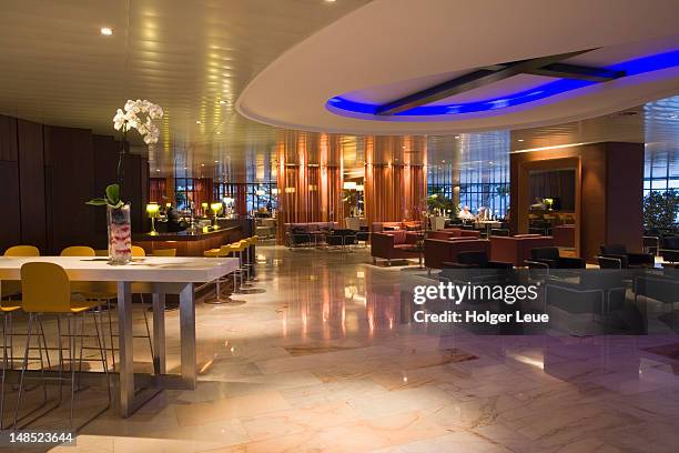 bar area of pestana casino park hotel. - casino interior photos et images de collection