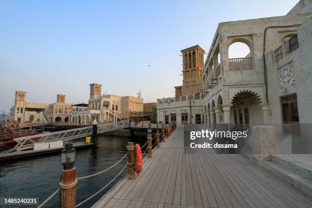 88 Dubai Traditional Modern House Stock Photos, High-Res Pictures, and ...