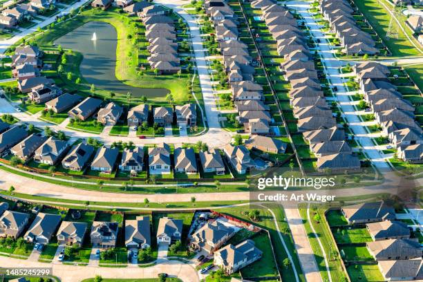 suburban houston development - cul de sac stock pictures, royalty-free photos & images