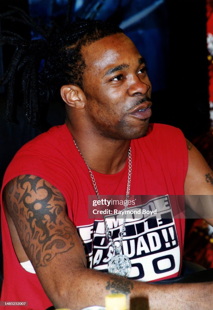 Chicago Rapper Ryme Rapper Busta Rhymes signs autographs and greets fans at George's ...