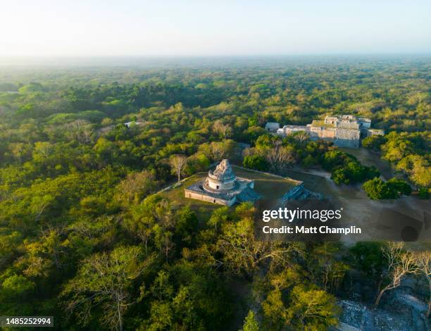 aerial of mayan pyramids and ruins of chichen itza - campeche stock pictures, royalty-free photos & images