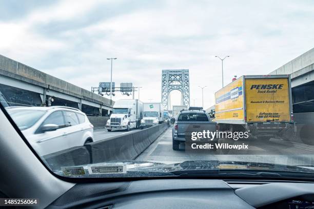 heavy traffic on westbound george washington bridge upper level - george washington bridge stock pictures, royalty-free photos & images