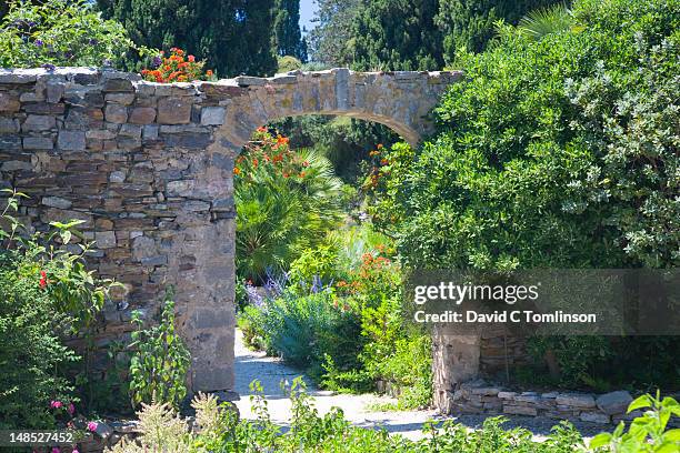 stone arch in gardens of parc castel ste-claire. - hyeres stock pictures, royalty-free photos & images