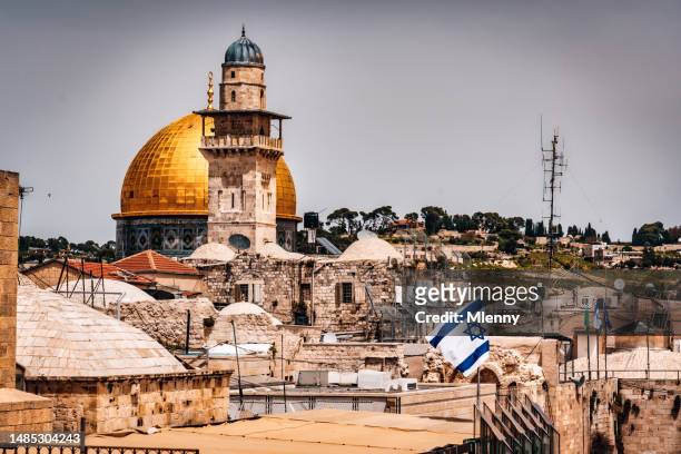 jerusalem golden dome of the rock israeli national flag al-aqsa mosque israel - mlenny stock pictures, royalty-free photos & images