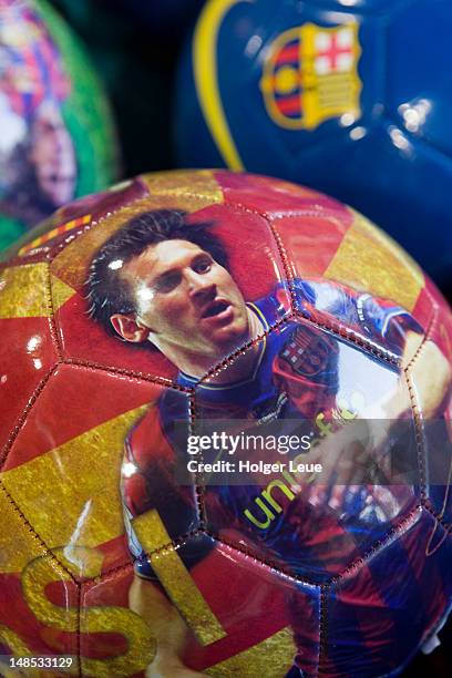 fc barcelona superstar lionel messi soccer ball. - barcelona messi stock pictures, royalty-free photos & images