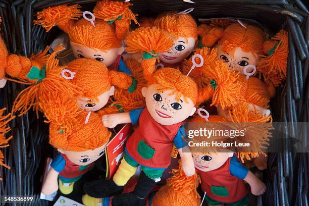 pippi longstocking souvenir dolls. - pippi longstocking ストックフォトと画像