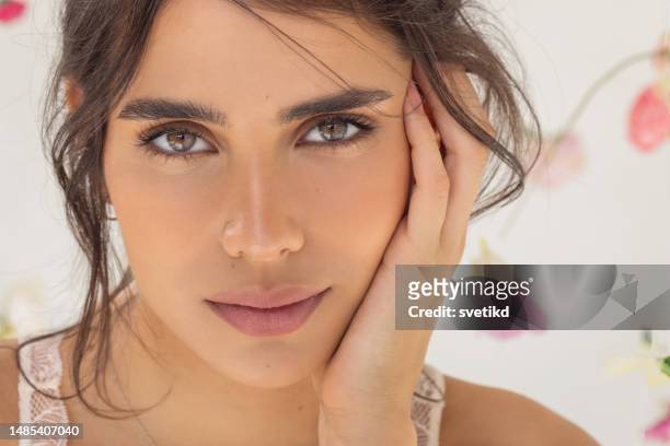 jugend schönheit - woman beautiful brows beauty stock-fotos und bilder