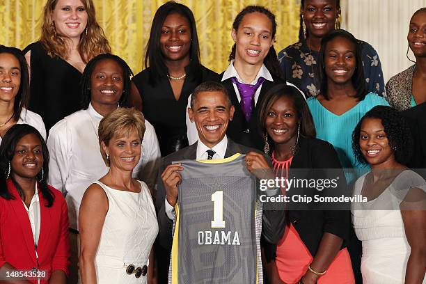 President Barack Obama poses for photographs with the 2012 NCAA Women’s Basketball champion Baylor University Lady Bears and Head Coach Kim Mulkey in...