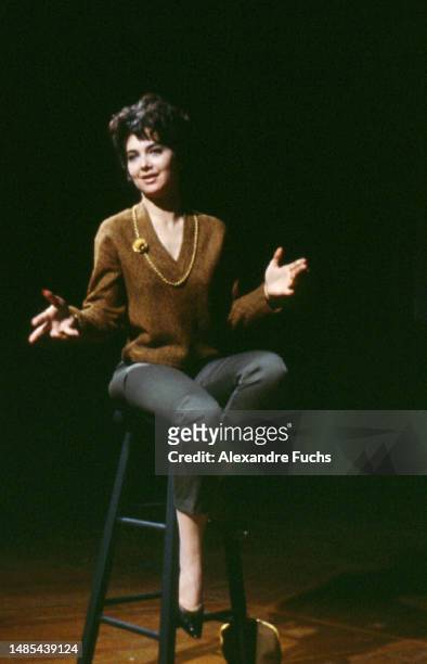 Actress Suzanne Pleshette talk on a stool at Los Angeles, California, in 1962.