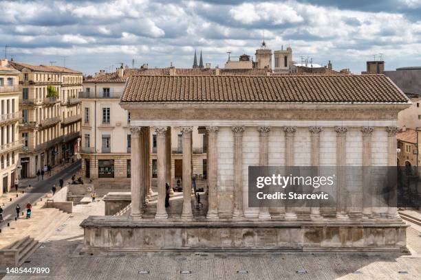 maison carrée: a roman temple in nimes - nimes stock pictures, royalty-free photos & images