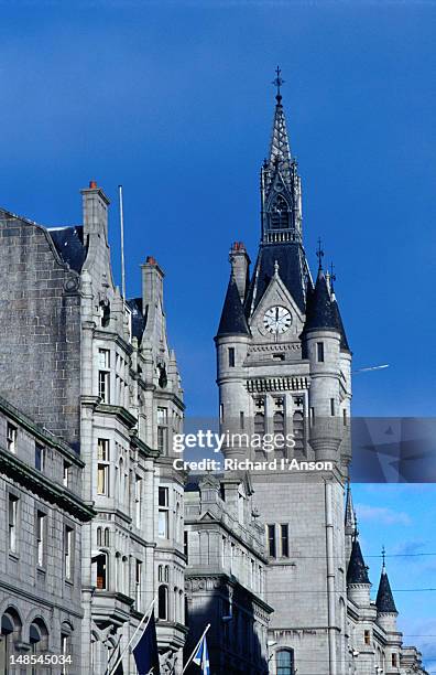 the imposing citadel, built with local granite, dominates the city centre. - aberdeen scotland city stock pictures, royalty-free photos & images