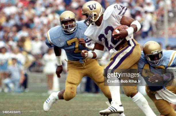 Washington Huskies WR Sterling Hinds during game action of UCLA Bruins against Washington Huskies, October 29, 1983 at Rose Bowl in Pasadena,...