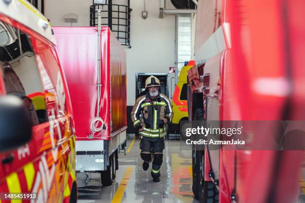 Fire Mechanic Fire Truck Mechanic Photos and Premium High Res Pictures - Getty Images