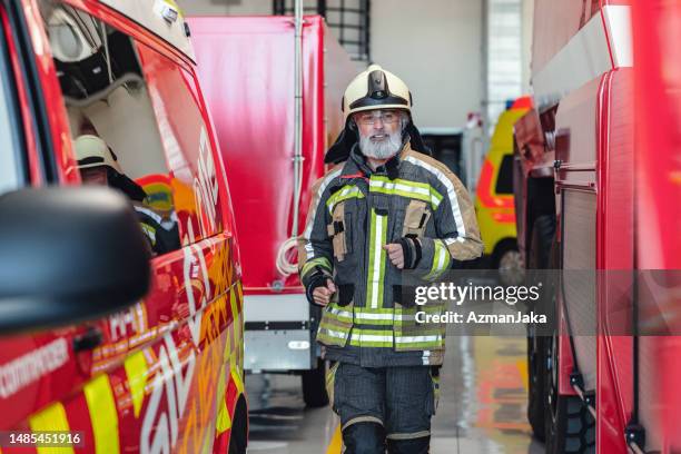 Fire Mechanic Fire Truck Mechanic Photos and Premium High Res Pictures - Getty Images