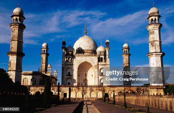 bibi-ka-maqbara (1679). - maharashtra stockfoto's en -beelden