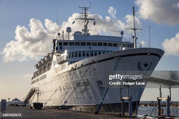 mv freewinds former cruise ship now affiliated with the church of scientology - freewinds stockfoto's en -beelden