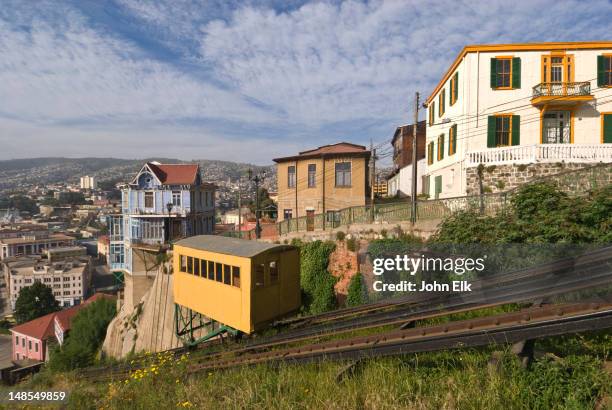 ascensor funicular. - valparaíso chili stockfoto's en -beelden