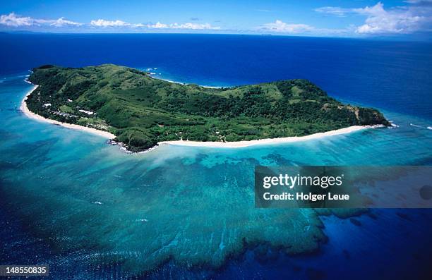 aerial of tokoriki island. - western division fiji 個照片及圖片檔