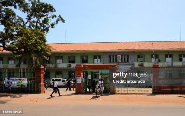 zentralkrankenhaus - tore, bissau, guinea-bissau - guinea-bissau stock-fotos und bilder