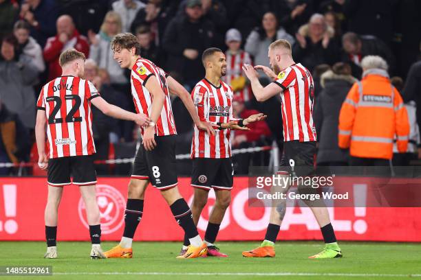 Sander Berge of Sheffield United celebrates with teammates Tommy Doyle , Iliman Ndiaye and Oliver McBurnie after scoring the team's first goal during...