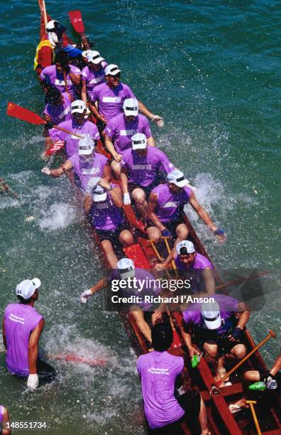 dragon boat races at stanley beach. - dragon boat racing stock pictures, royalty-free photos & images