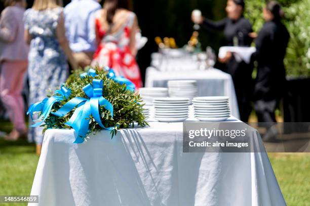 close up view of wedding reception decoration table with white ceramic plates and bouquet - big wedding reception stock pictures, royalty-free photos & images