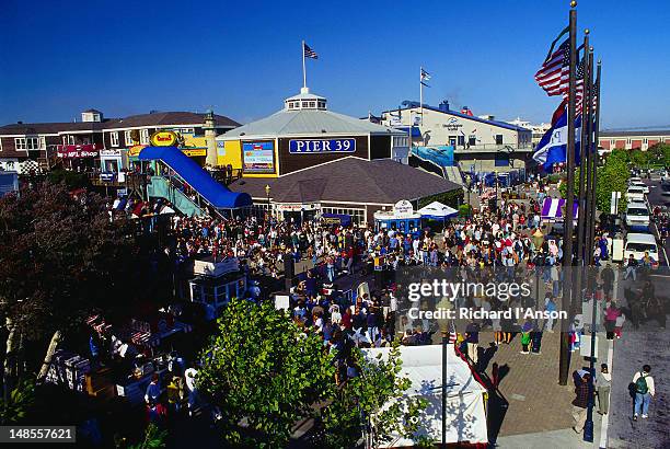 crowds at pier 39. - pier 39 stockfoto's en -beelden