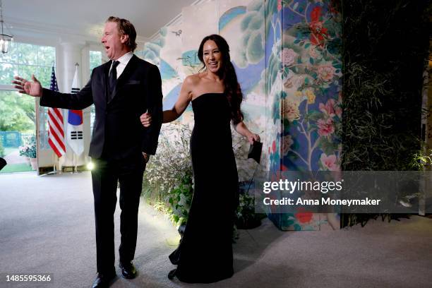 Television personalities Chip Gaines and Joanna Gaines arrive for the White House state dinner for South Korean President Yoon Suk-yeol at the White...