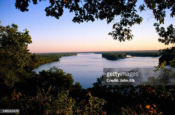 mississippi river at dawn. - missouri stock pictures, royalty-free photos & images