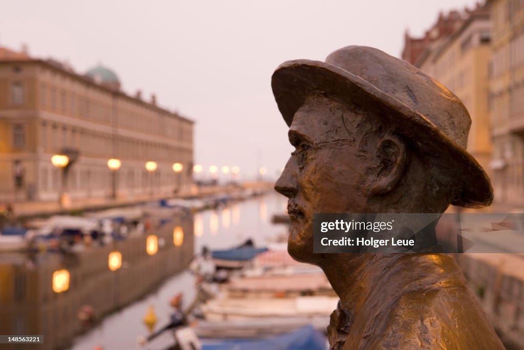 Metal sculpture of James Joyce on Canal Grande