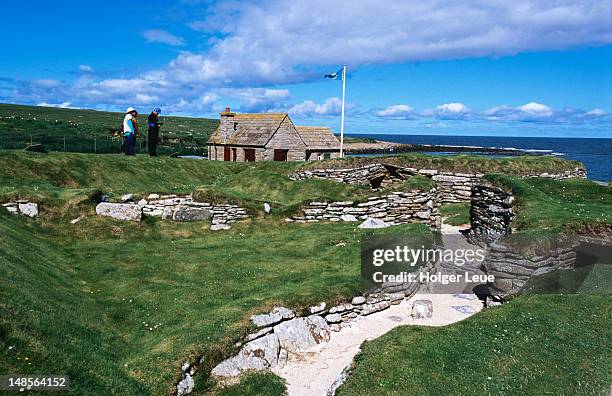 skara brae neolithic village. - skara stock pictures, royalty-free photos & images