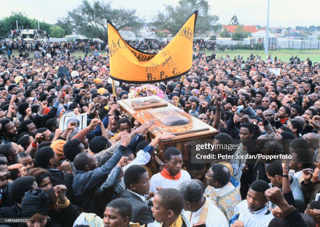 Crowds Of Mourners Including Members Of The Black People s News crowds-of-mourners-including-members-of-the-black-people-s-news