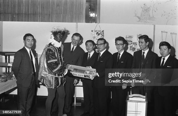 Mr. Hiroshi Noji, president exhibition committee Japan Six Cities Trade Exhibition, gives Black Pete symbolic toy of the exhibition /, October 15...