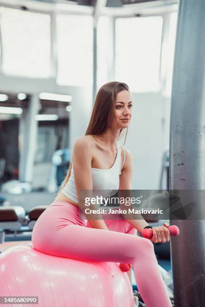 https://media.gettyimages.com/id/1485680990/photo/attractive-women-working-out-with-weights-in-the-gym-stock-photo.jpg?s=612x612&w=gi&k=20&c=eb5W3qKEHkxzYL27OTQoiwvXI25w0OF3hUmp933ClPo=