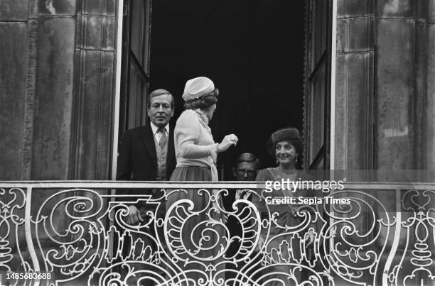 On the balcony of Lange Voorhout Palace; from left to right Prince Claus, Queen Beatrix, Pieter van Vollenhoven, Princess Margriet, September 15...