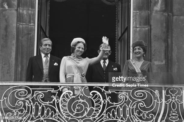 On the balcony of the Lange Voorhout Palace, from left to right Prince Claus, Queen Beatrix, Pieter van Vollenhoven, Princess Margriet, September 15...