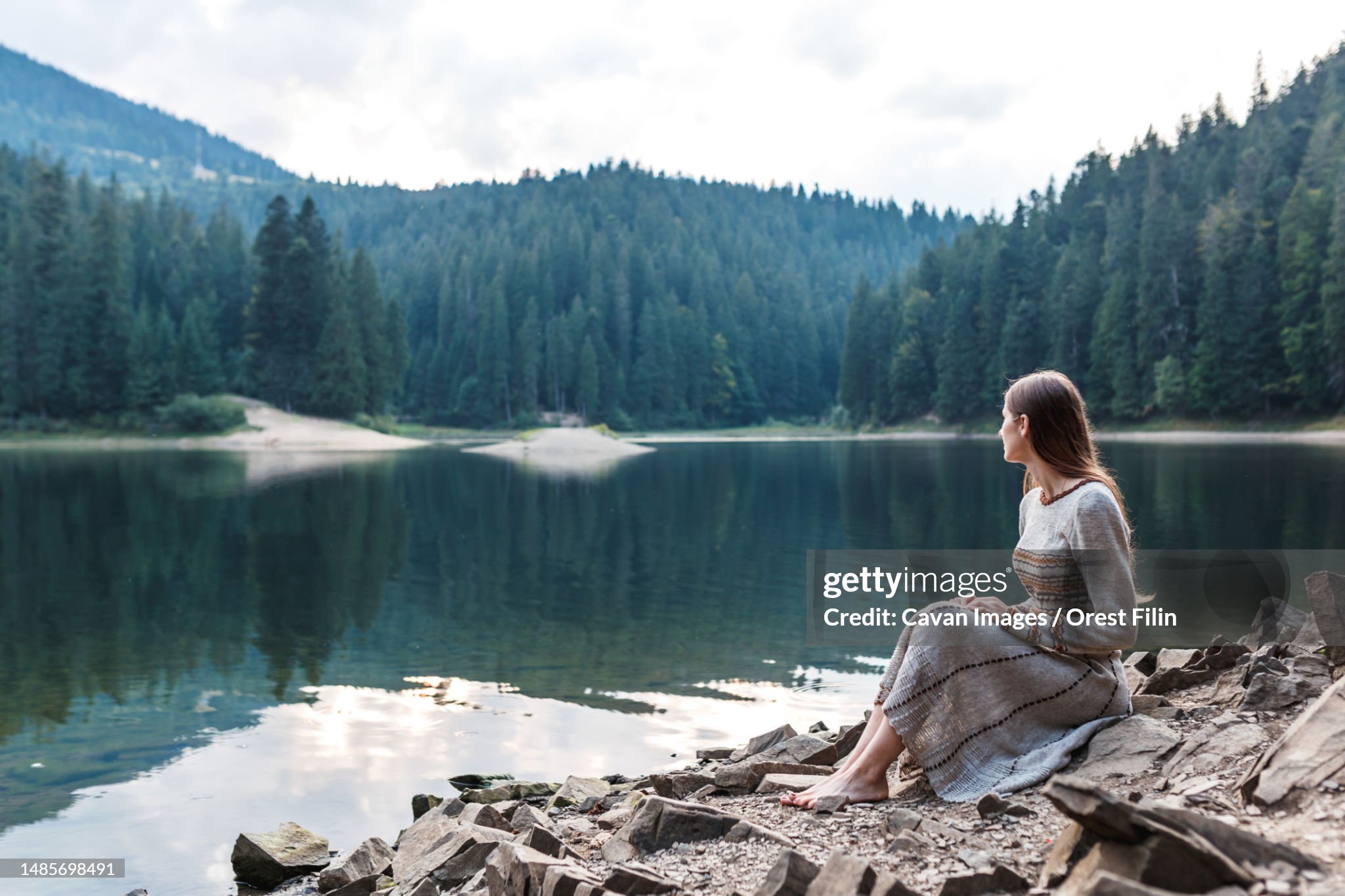 https://media.gettyimages.com/id/1485698491/photo/woman-in-a-dress-near-the-lake-in-the-forest-in-the-mountains.jpg?s=2048x2048&amp;w=gi&amp;k=20&amp;c=hGN9_Wapub3q_Dskjorot_pOuOKW26jIGthG6qQg0Ag=